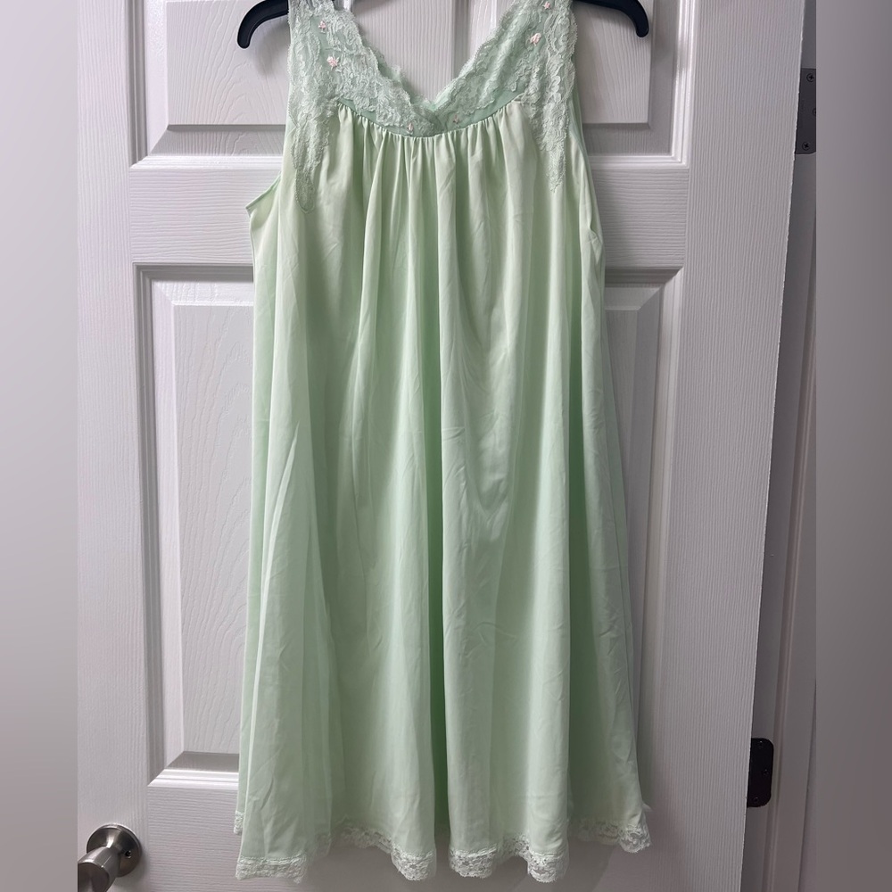 Vintage ShadowLine Elegant Mint Green Women's Nylon Nightgown Size Small